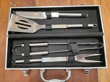 SET 4 UTENSILI PER BARBECUE IN ACCIAIO INOX IN VALIGETTA