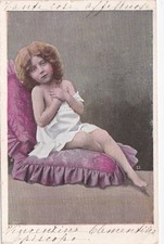 # BAMBINA IN CAMICETTA DA NOTTE