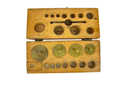 Antica bilancia in ottone set