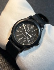 Orologio nero stile militare