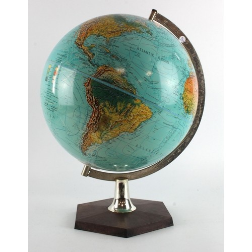 Grande mappamondo terrestre