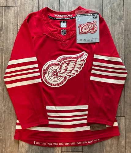 Detroit red wings fanatics - wings,