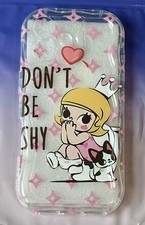 Custodia telefono POP MART Baby Molly Don’t Be Shy tema iPhone 16 super carina.