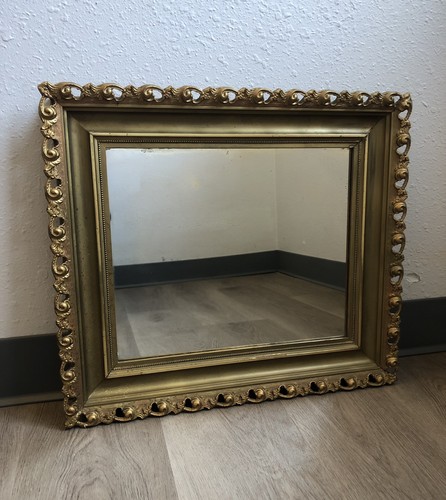 Specchio antico vintage ornato
