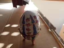 Uovo vintage in porcellana