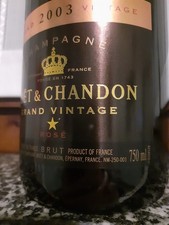 MOET & CHANDON CHAMPAGNE