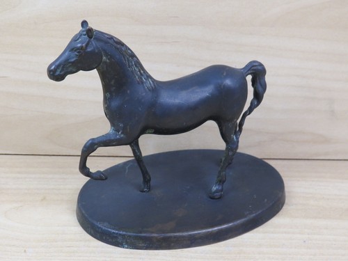 Vecchio soprammobile cavallo - vecchio,