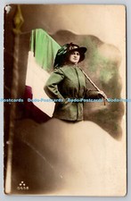 R771613 Woman With Flag Visto