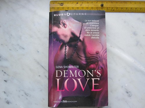Libro demon love - love, di