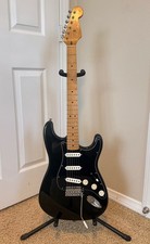 Fender California Series Stratocaster - Nera - con custodia rigida - Ottima