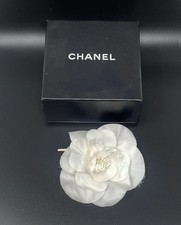 Spilla Chanel in seta con