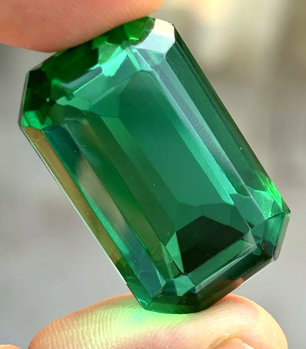 122 cts natural green - 122, topaz