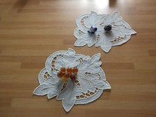 Coppia di centrini a foglia