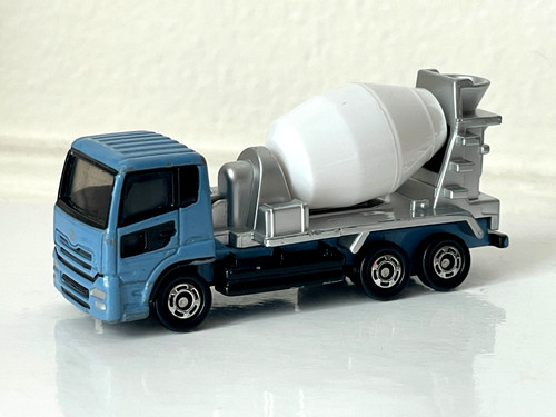 Camion mini voiture - camion, nissan