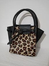 borsa in vera pelle morbida maculata nera leopardata con tracolla e manico