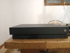 Xbox One X 1TB + 2 joystick