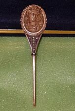 Spilla antica da cravatta con cammeo in oro a basso titolo 