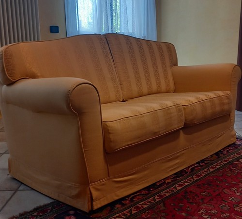 Due divani artigianali