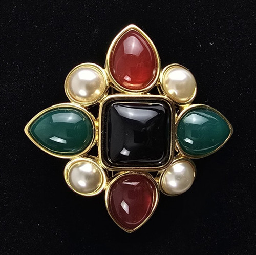 Joan rivers spilla - rivers, cabochon