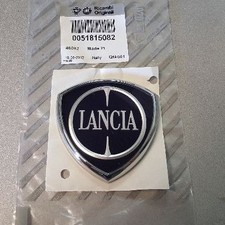 SIGLA DITTA FREGIO PORTELLONE POSTERIORE ORIGINALE LANCIA MUSA (350_) - YPSILON