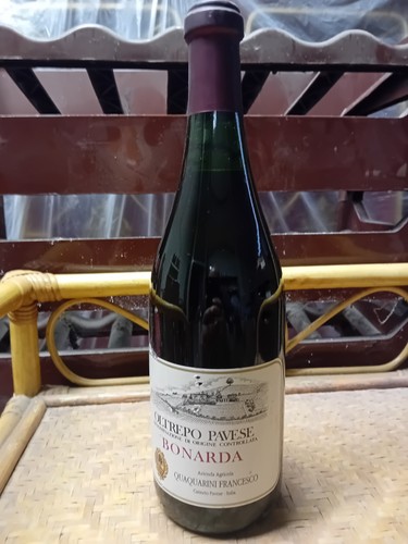 Bottiglia vino rosso bonarda - rosso, "bonarda