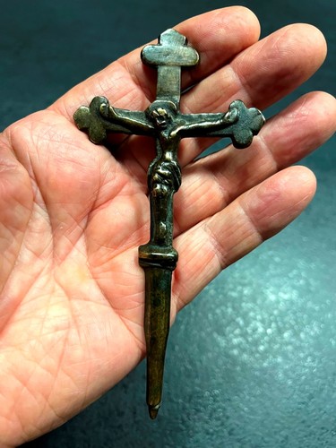 Rare petit crucifix airain - petit,