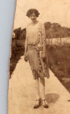 Abito anni 20 skinny young