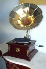 🎶 “Grammofono Stile His Master’s Voice – Un Regalo che Emoziona Sempre”