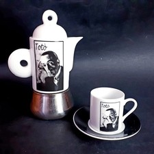 Caffettiera Totò vintage con tazzina e piattino, moka da collezione in ceramica
