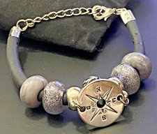 Bracciale con charms rosa dei