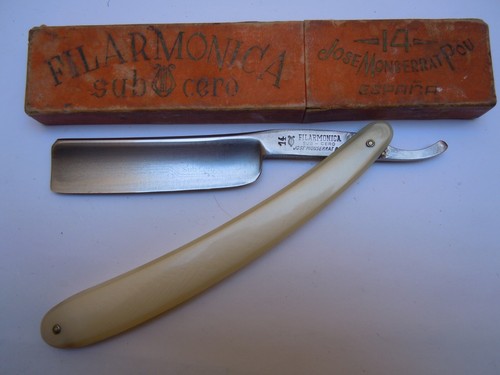Filarmonica sub cero - sub, rasoio