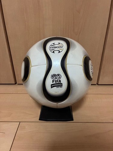 Adidas teamgeist fifa - adidas,
