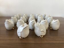 Stock Di 22 Rane In Porcellana