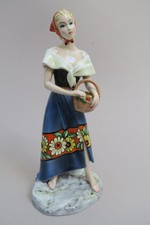 STATUINA DONNA CON CESTO IN