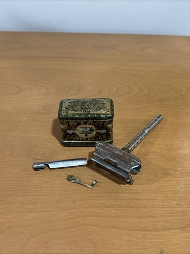 Antico rasoio sicurezza - di,