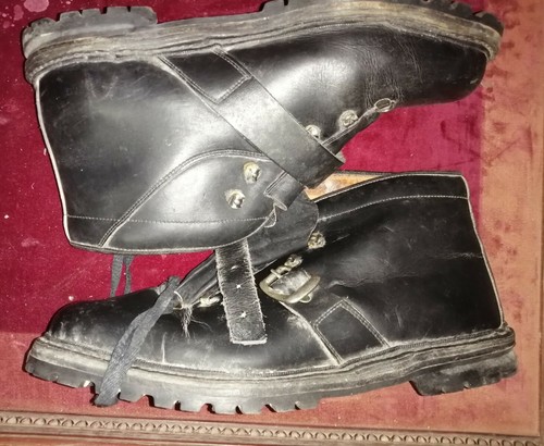 Vecchie scarpe cuoio - vecchie,