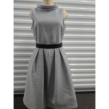 Abito midi senza maniche a