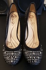 Scarpe tacco nere con borchie