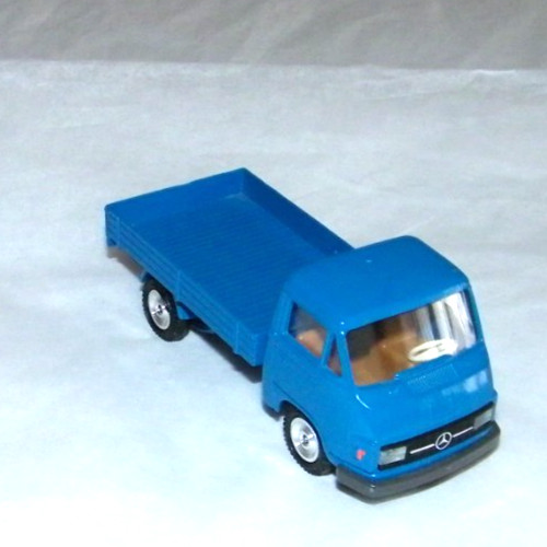 Mercedes benz pick truck - up,