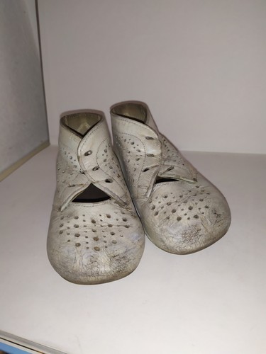 Vecchie scarpe pelle - vecchie, in