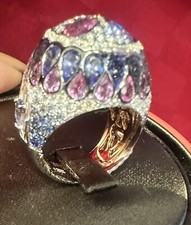 Anello di Alta Gioielleria, molto particolare e di grande effetto.