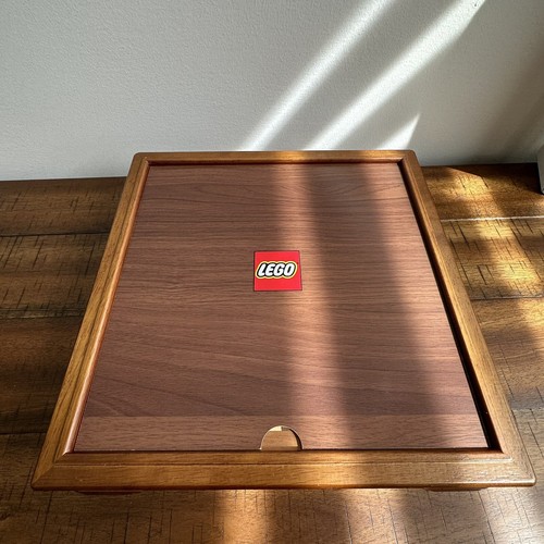 Raro lego employee - lego,
