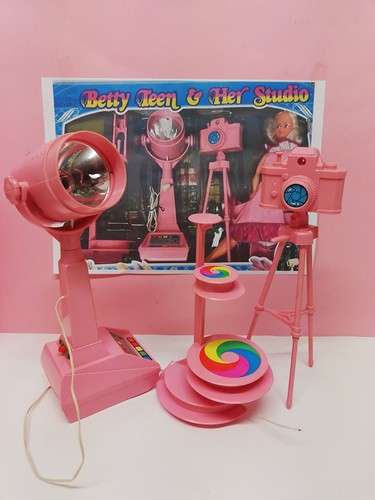 Betty teen her studio - betty, clone