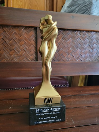 Raro 2013 avn award trophy - raro,