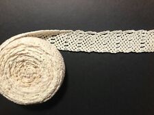 Merletto all'uncinetto fatto a