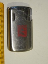 vecchio accendino in metallo