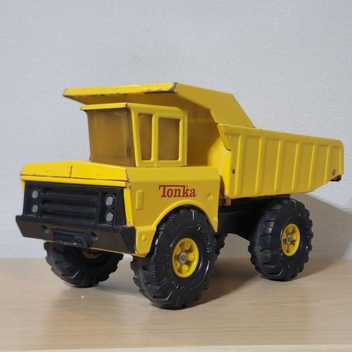 Camion con cassone ribaltabile