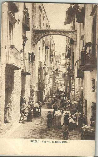 Napoli una via - -,