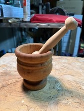 Mortaio in legno dipinto a