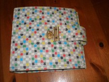 ELEGANTE VALIGETTA CONTENITORE DI DISCHI 45 GIRI + 14 DISCHI 45 GIRI IN OMAGGIO